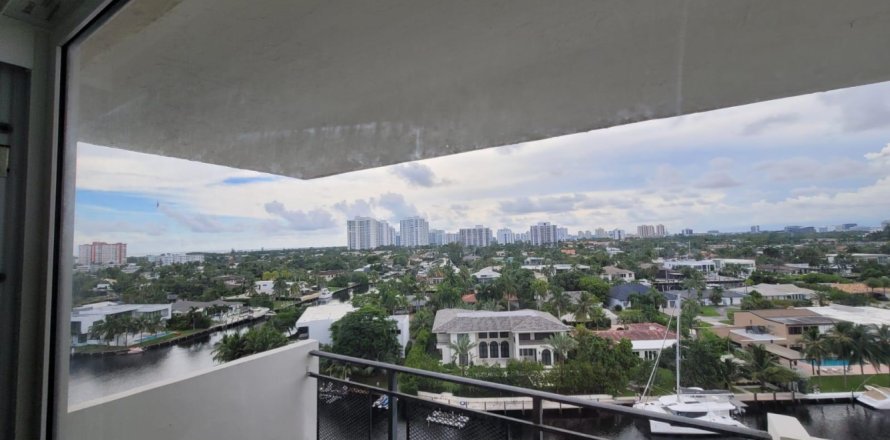 Condo in Hallandale Beach, Florida, 1 bedroom  № 1093240