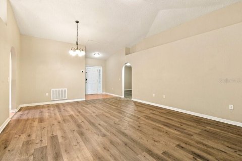 Villa ou maison à louer à Apopka, Floride: 3 chambres, 151.62 m2 № 2386104 - photo 3