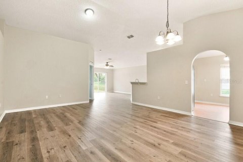 Villa ou maison à louer à Apopka, Floride: 3 chambres, 151.62 m2 № 2386104 - photo 16