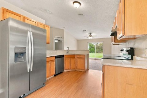 Villa ou maison à louer à Apopka, Floride: 3 chambres, 151.62 m2 № 2386104 - photo 5