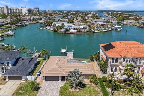 House in Clearwater, Florida 4 bedrooms, 171.5 sq.m. № 1602091 - photo 3