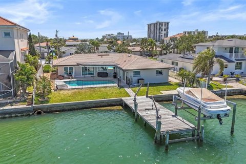 House in Clearwater, Florida 4 bedrooms, 171.5 sq.m. № 1602091 - photo 4