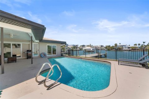 House in Clearwater, Florida 4 bedrooms, 171.5 sq.m. № 1602091 - photo 2