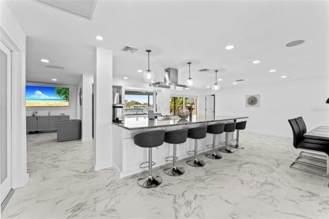 House in Clearwater, Florida 4 bedrooms, 171.5 sq.m. № 1602091 - photo 5