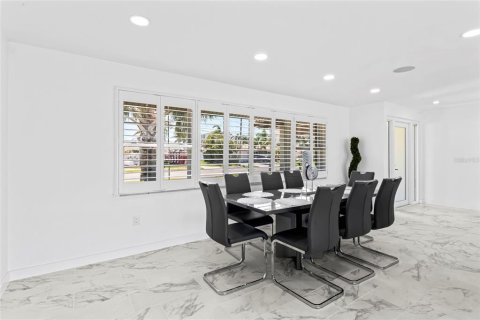 House in Clearwater, Florida 4 bedrooms, 171.5 sq.m. № 1602091 - photo 11