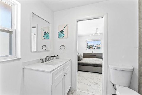 House in Clearwater, Florida 4 bedrooms, 171.5 sq.m. № 1602091 - photo 21