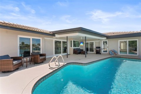 House in Clearwater, Florida 4 bedrooms, 171.5 sq.m. № 1602091 - photo 26