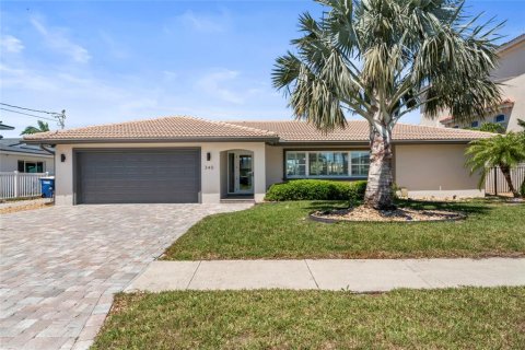 House in Clearwater, Florida 4 bedrooms, 171.5 sq.m. № 1602091