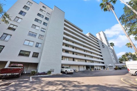 Condo in Tampa, Florida, 1 bedroom  № 1894696 - photo 1
