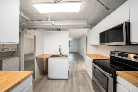 Condo in Tampa, Florida, 1 bedroom  № 1894696 - photo 5