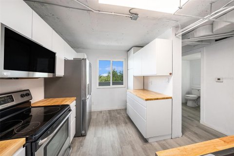 Condo in Tampa, Florida, 1 bedroom  № 1894696 - photo 6