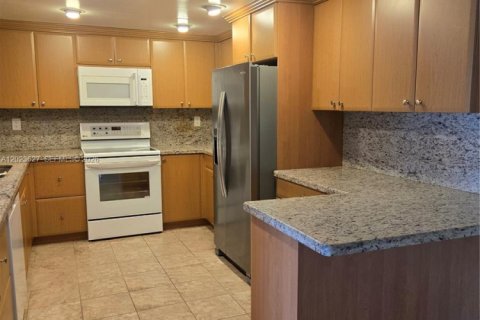 Condo in Doral, Florida, 2 bedrooms № 2086536 - photo 2