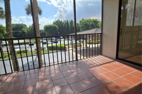 Condo in Doral, Florida, 2 bedrooms № 2086536 - photo 5