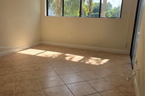 Condo in Doral, Florida, 2 bedrooms № 2086536 - photo 10