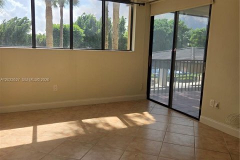 Condo in Doral, Florida, 2 bedrooms № 2086536 - photo 11