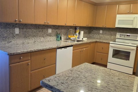 Condo in Doral, Florida, 2 bedrooms № 2086536 - photo 3
