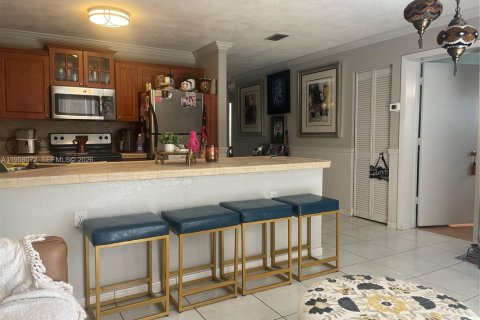 Condominio en venta en Hialeah Gardens, Florida, 3 dormitorios, 128.21 m2 № 2247580 - foto 4