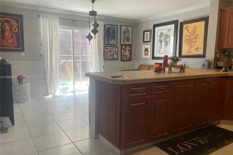 Condominio en venta en Hialeah Gardens, Florida, 3 dormitorios, 128.21 m2 № 2247580 - foto 3