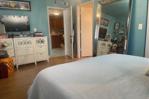 Condominio en venta en Hialeah Gardens, Florida, 3 dormitorios, 128.21 m2 № 2247580 - foto 8