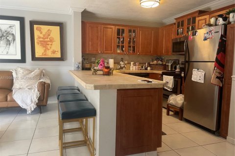 Condominio en venta en Hialeah Gardens, Florida, 3 dormitorios, 128.21 m2 № 2247580 - foto 2