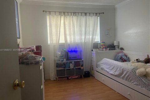 Condominio en venta en Hialeah Gardens, Florida, 3 dormitorios, 128.21 m2 № 2247580 - foto 9