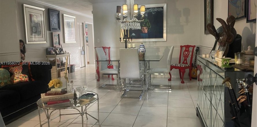 Condominio en Hialeah Gardens, Florida, 3 dormitorios  № 2247580