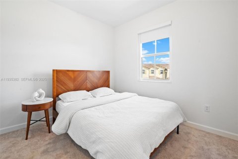 Adosado en alquiler en Homestead, Florida, 3 dormitorios № 1993731 - foto 18