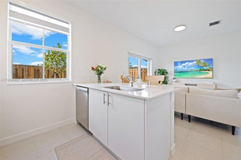 Adosado en alquiler en Homestead, Florida, 3 dormitorios № 1993731 - foto 12