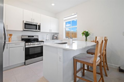 Adosado en alquiler en Homestead, Florida, 3 dormitorios № 1993731 - foto 11