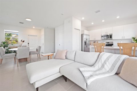 Adosado en alquiler en Homestead, Florida, 3 dormitorios № 1993731 - foto 7