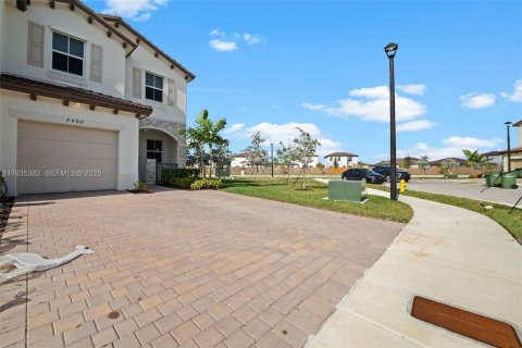 Adosado en alquiler en Homestead, Florida, 3 dormitorios № 1993731 - foto 2