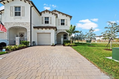 Adosado en alquiler en Homestead, Florida, 3 dormitorios № 1993731 - foto 1