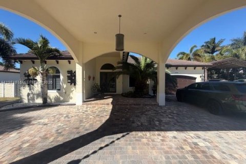 House in Homestead, Florida 5 bedrooms, 246.56 sq.m. № 2043114 - photo 6