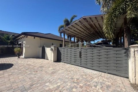 House in Homestead, Florida 5 bedrooms, 246.56 sq.m. № 2043114 - photo 7