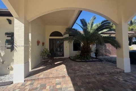 House in Homestead, Florida 5 bedrooms, 246.56 sq.m. № 2043114 - photo 8