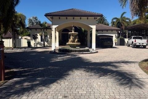 House in Homestead, Florida 5 bedrooms, 246.56 sq.m. № 2043114 - photo 4