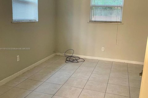 Снять в аренду виллу или дом в Форт-Лодердейл, Флорида 2 спальни, 117.61м2, № 1969945 - фото 6