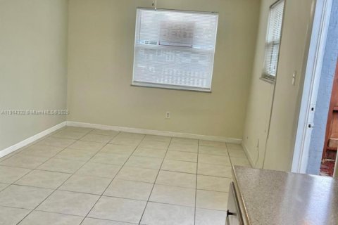 Снять в аренду виллу или дом в Форт-Лодердейл, Флорида 2 спальни, 117.61м2, № 1969945 - фото 4