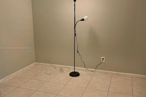 Снять в аренду виллу или дом в Форт-Лодердейл, Флорида 2 спальни, 117.61м2, № 1969945 - фото 9