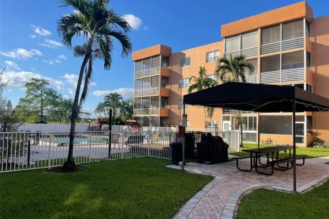 Copropriété à vendre à Sunrise, Floride: 2 chambres, 85.84 m2 № 1957424 - photo 20