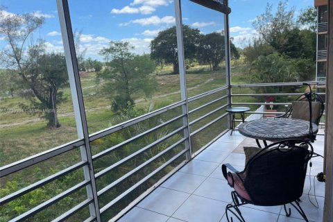 Copropriété à vendre à Sunrise, Floride: 2 chambres, 85.84 m2 № 1957424 - photo 6