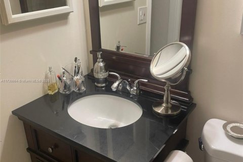 Copropriété à vendre à Sunrise, Floride: 2 chambres, 85.84 m2 № 1957424 - photo 11