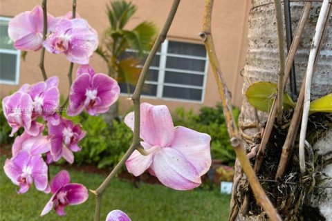 Copropriété à vendre à Sunrise, Floride: 2 chambres, 85.84 m2 № 1957424 - photo 23