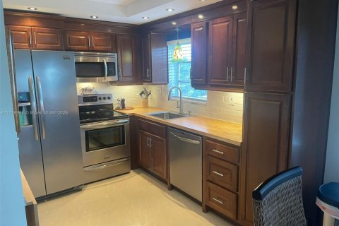 Copropriété à vendre à Sunrise, Floride: 2 chambres, 85.84 m2 № 1957424 - photo 1