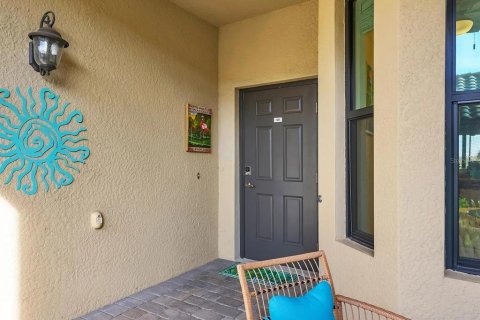 Condo in Lakewood Ranch, Florida, 2 bedrooms in LAKEWOOD NATIONAL № 2401159 - photo 3