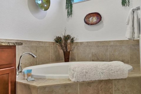 Condo in Lakewood Ranch, Florida, 2 bedrooms in LAKEWOOD NATIONAL № 2401159 - photo 29