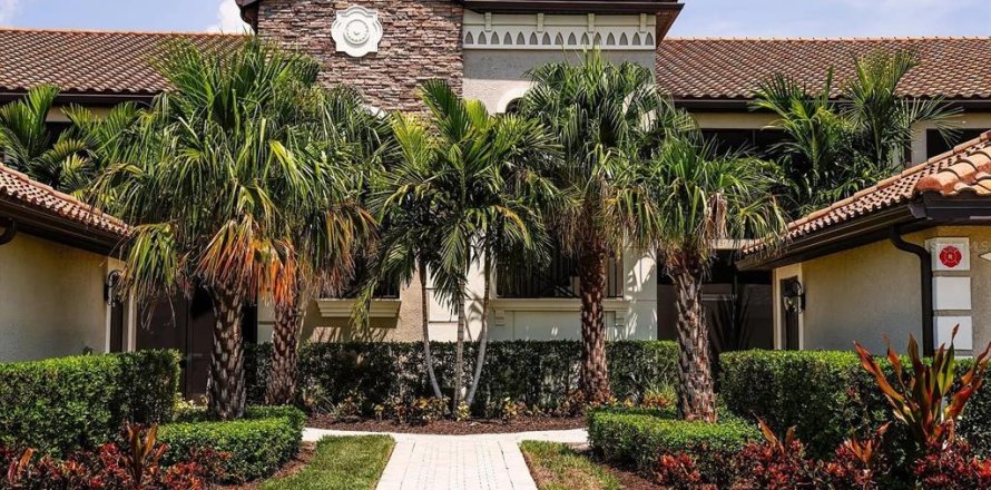Condo in Lakewood Ranch, Florida, 2 bedrooms in LAKEWOOD NATIONAL № 2401159