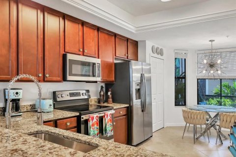 Condo in Lakewood Ranch, Florida, 2 bedrooms in LAKEWOOD NATIONAL № 2401159 - photo 17