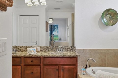 Condo in Lakewood Ranch, Florida, 2 bedrooms in LAKEWOOD NATIONAL № 2401159 - photo 27