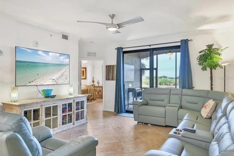 Condo in Lakewood Ranch, Florida, 2 bedrooms in LAKEWOOD NATIONAL № 2401159 - photo 9